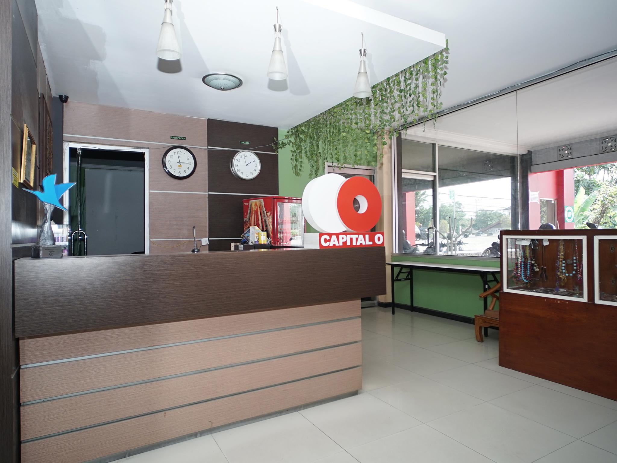 Capital O 2885 Hemra Hotel Balikpapan  Exterior foto